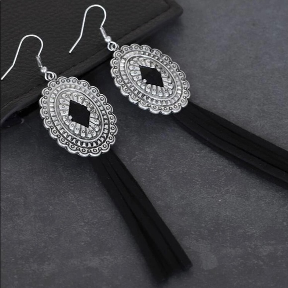 MAKE ME AND OFFER NEW Western Silver Concho Black Tassle Fringe Earring - Picture 3 of 5